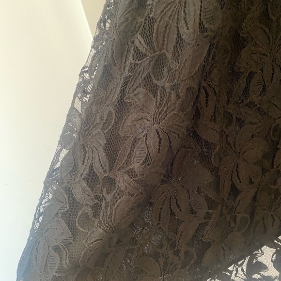 Lace dress - Picture 5 of 7